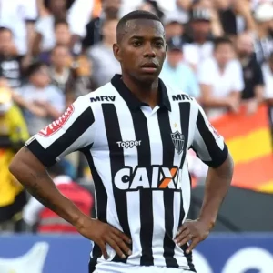 Бывший бразильский футболист Робиньо арестован после неудачной попытки апелляции.