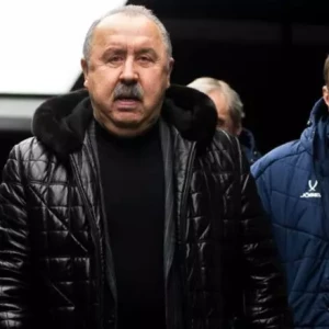 Газзаев предлагает РФС организовать ретро-матч ЦСКА — «Зенит» на стадионе «Лужники» и посвятить его победам клубов в Кубке УЕФА.