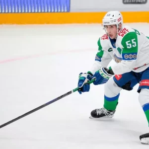 Интерес клубов НХЛ к форварду "Салавата Юлаева" Хмелевски сообщил журналист ESPN.