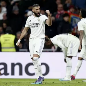 Голы Бензема и Винисиуса в овертайме помогли «Реалу» обыграть «Атлетико» и выйти в полуфинал Кубка Испании