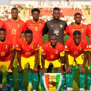 Игроки национальной команды Гвинеи провели забастовку перед 1/8 финала Кубка африканских наций из-за неуплаты обещанных бонусов.