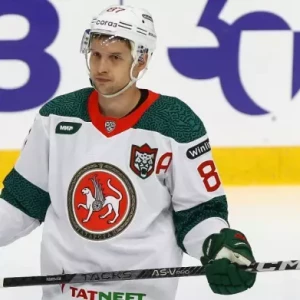 Шипачев, пропустивший две игры из‑за травмы, присоединился к команде «Ак Барс» на матч КХЛ против «Трактора».