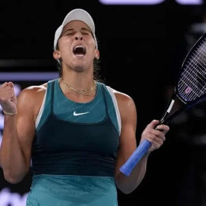 Мэдисон Киз из США выигрывает корону Australian Open у первой ракетки мира Арины Соболенко