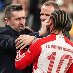 Тренер «Униона» нанес удар по лицу Лероя Сане во время матча Бундеслиги, а футболист «Баварии» объяснил произошедшее эмоциями.