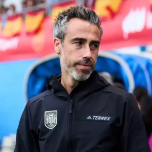 Тренер сборной Испании женского футбола уволен после победы на ЧМ из-за поддержки Рубиалеса
