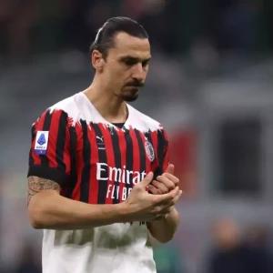 Рекордный гол 41-летнего Ибрагимовича не спас «Милан» от поражения в матче с «Удинезе»