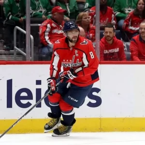Александр Овечкин занимает 44-е место в истории НХЛ по количеству сыгранных матчей.