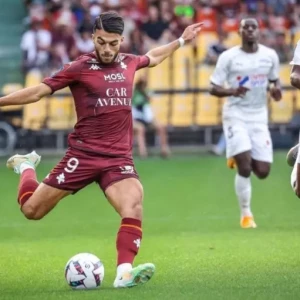 Грузинский нападающий «Метца» Микаутадзе может перейти в «Милан» за 10 млн евро
