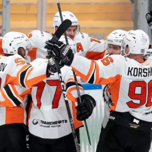 "Амур" победил "Металлург", команду, которая занимает первое место в Восточной конференции КХЛ.