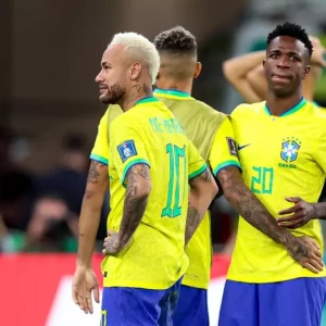Тренер сборной Бразилии недоволен исключением Винисиуса из списка претендентов на «Золотой мяч»