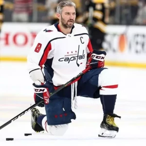 Александр Овечкин включен в список 50 игроков с наибольшим количеством матчей в НХЛ.