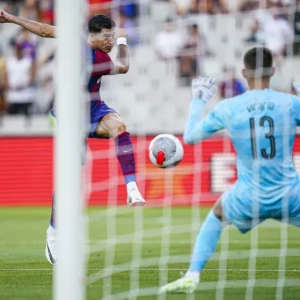 ««Барселона» сделала камбэк и выиграла у «Тоттенхэма» в товарищеском матче, забив три гола в последние 10 минут»