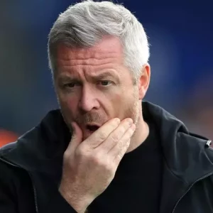 Уилли Кирк уволен из клуба "Лестер Сити" женской футбольной командой после проведения дисциплинарного процесса, выявившего нарушение кодекса поведения.