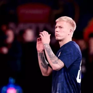 Футболист из «Краснодара» Никита Кривцов решил покрасить волосы в розовый цвет.