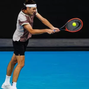 Смотрите: Тейлор Фриц получает ЗАБАВНОЕ предложение об "обмене носками" на Australian Open 2024