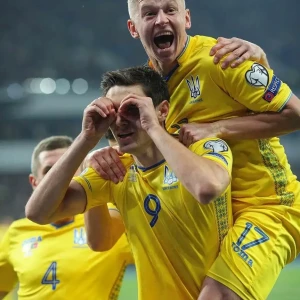 Футбол. Сборная Украины вновь теряет очки и ставит под сомнение своё участие даже в стыковых матчах.