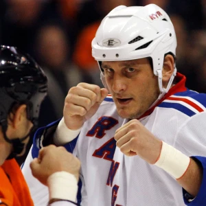 Кровь на льду: Реквием по «динозаврам», превратившим НХЛ в бойцовский клуб