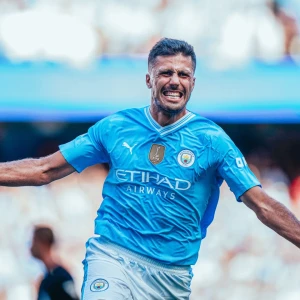 Серые Кардиналы Футбола: 10 опорных полузащитников, которые контролировали хаос и приносили великие победы