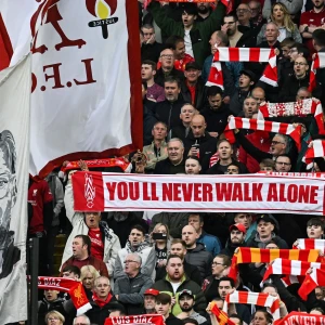 Музыка стадионов: 5 величайших футбольных гимнов, от которых замирает сердце