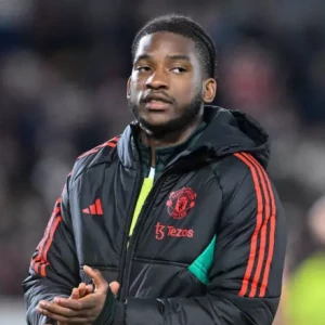 Камбвала выходит в стартовом составе, Рэшфорд возвращается, 17-летний игрок на скамейке: подтвержден состав "Манчестер Юнайтед" на матч с "Ливерпулем"