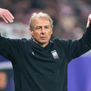 Юрген Клинсманн уволен с поста главного тренера Южной Кореи и получает критику от президента KFA.