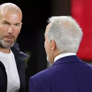 Бывшая звезда "Реал Мадрид" поддерживает Зинедина Зидана в его намерении стать менеджером "Манчестер Юнайтед"