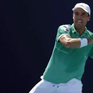 Роберто Баутиста Агут рано покидает турнир в Окленде: обзор матчей ATP.