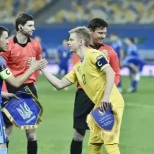 Футбол. Отборочные матчи. Франция на классе обыгрывает боснийцев. Украинцы теряют очки с аутсайдером.