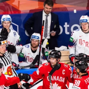Канада сумела одержать первую победу на чемпионате мира по хоккею
