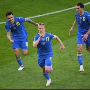 Сборная Украины вырывает победу у  Швеции в самой концовке дополнительного времени и выходит в четвертьфинал ЕВРО!!!