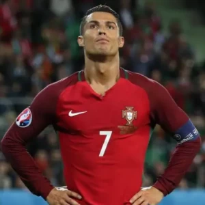 Становление Криштиану Роналду в сборной Португалии - путь к мировому рекорду по забитым голам