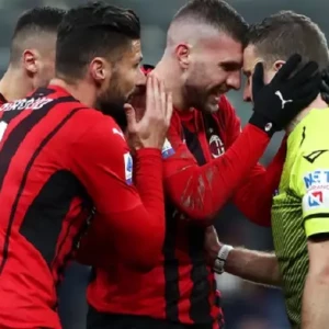 Арбитр в матче между «Миланом» и «Специей» допустил грубейшую ошибку