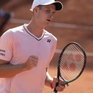 Прогнозы на четвертый день турнира ATP в Эшториле: Хуберт Гуркач против Яна Хойнски