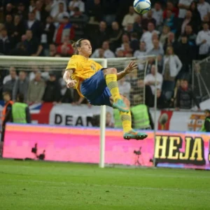 Вопреки законам физики: 8 лучших голов «ножницами» XXI века, которые мы никогда не забудем