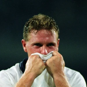 Слезы Газзы: Как одна желтая карточка на ЧМ-1990 навсегда изменила английский футбол