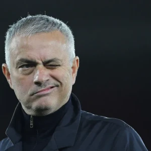 Искусство футбольного цинизма: Как Жозе Моуринью припарковал «автобус» и заставил весь мир себя ненавидеть (и уважать)