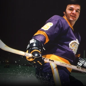 Метр с кепкой и стальные нервы: 5 легендарных «малышей», которые ломали систему НХЛ