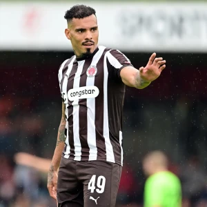 7 самых нелепых травм футболистов во время празднования гола