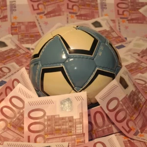 Футбольный айсберг: Скрытые расходы клубов, которые пожирают миллионы евро