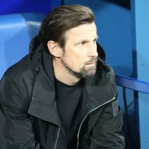 Футбольный клуб "Зенит" стремится стать чемпионом навсегда к своему юбилею. Главный тренер Семак уверен в том, что обойдут "Краснодар".