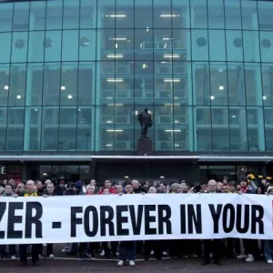 Кто такие Глейзеры? Сколько владельцы Манчестер Юнайтед заплатили за клуб и почему фанаты протестуют против них.