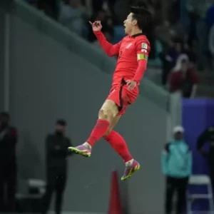 Сон Хын Мин вывел Южную Корею в полуфинал Кубка Азии благодаря фантастическому голу с штрафного против Австралии.