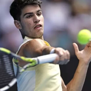 Карлос Алькараз устанавливает ясные цели в теннисе на фоне бурного Australian Open для лидеров, которые Новак ломает