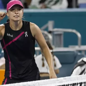Ига Швёнтек делится впечатлениями о таланте "аутсайдера" Линды Носковой после напряженного матча на Australian Open, где ей пришлось преодолеть многое.