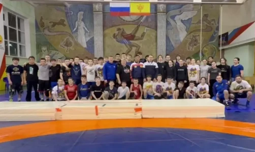 ФСБР передала два борцовских ковра в Чувашию