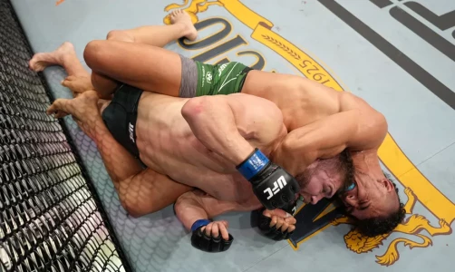 Результаты UFC 279: Джонни Уокер нокаутировал Иона Кутелабу плотным удушающим приемом сзади в первом раунде
