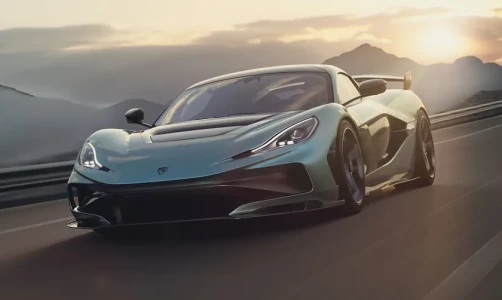 Новый Rimac Nevera R с мощностью 2078 лошадиных сил разгоняется до скорости 0-300 км/ч за 8,66 секунды.