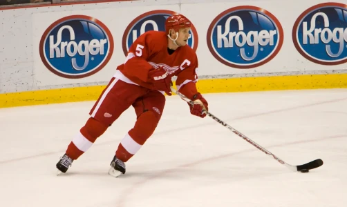 Революция на синей линии: 10 защитников, которые изменили хоккей, забивая больше нападающих