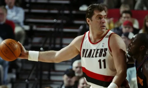 Сломанный Колосс: Как Арвидас Сабонис стал легендой НБА без коленей и почему он мог быть лучше Джордана