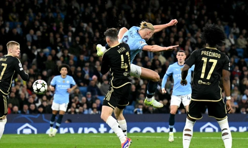 Спиной к воротам, лицом к славе: 5 величайших голов пяткой в истории мирового футбола